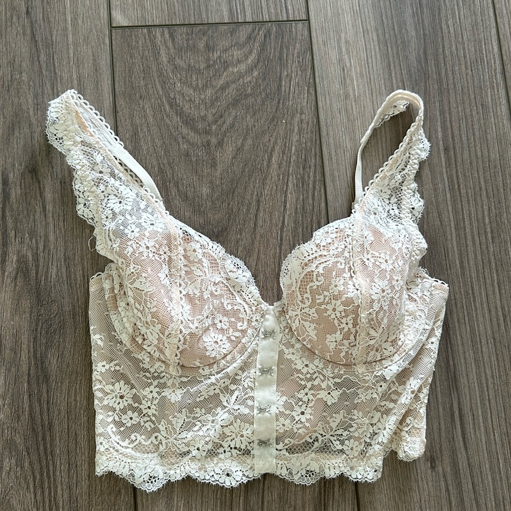 Victoria’s Secret lace boustier top🤍